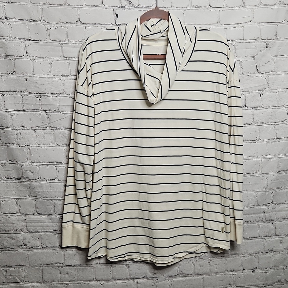 L.L Bean Cream Striped Turtleneck Pullover Blouse Size Medium 100% Pima Cotton